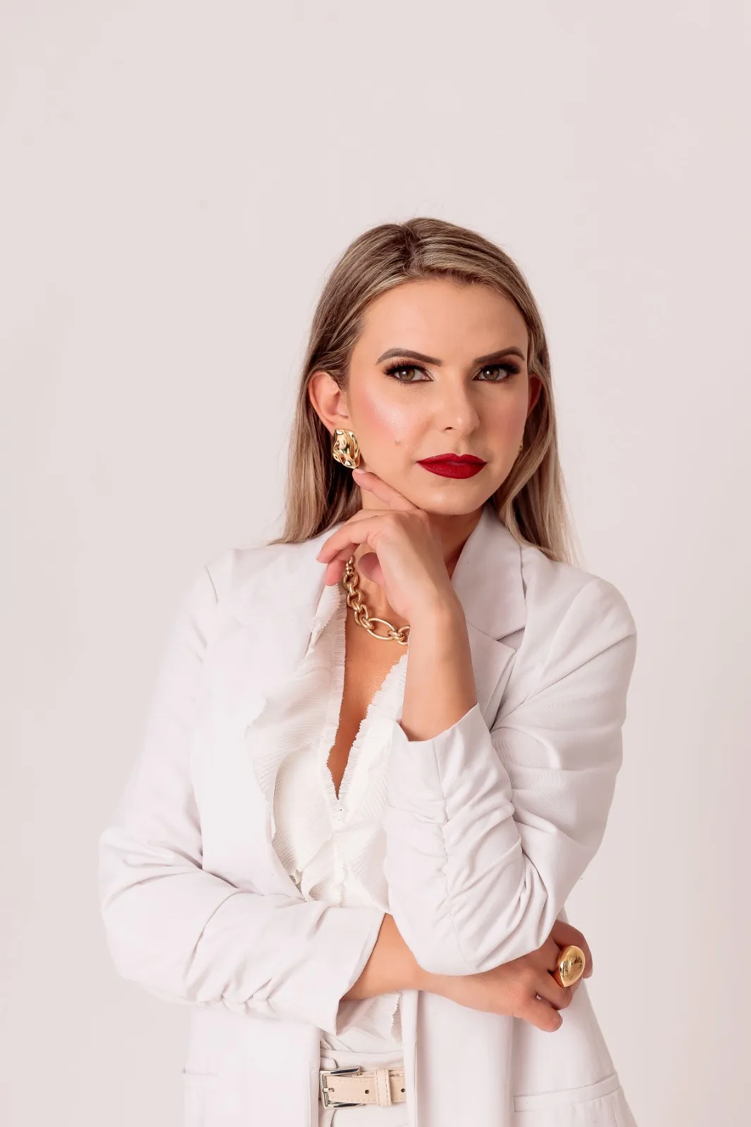 Retrato de Dra. Greice Suéli, farmacêutica e responsável técnica